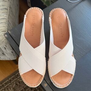 New without box Gentle Souls wedges